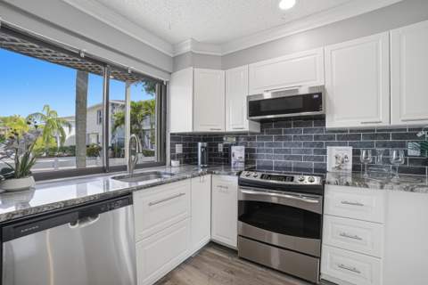 324 W Pine Street #11, Lantana FL - photo 8 of 39