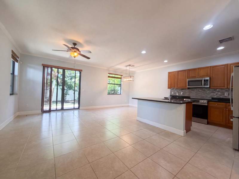 4 bedroom Single Family Residence at 4967 NW 59th Street, Sabal Palm By Prestige 178-71 B, Tamarac — photo 2