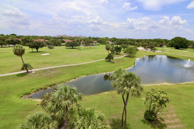 3 bedroom Condominium at 3980 Oaks Clubhouse Drive #511, No 79 Palm-Aire Country Club, Pompano Beach — photo 2