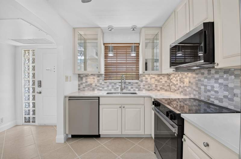 1 bedroom Condominium at 769 Jeffery Street #2-203, French Village Condo, Boca Raton — photo 4