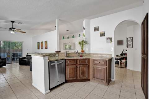 7572 Parkside Lane, Margate FL - photo 17 of 61