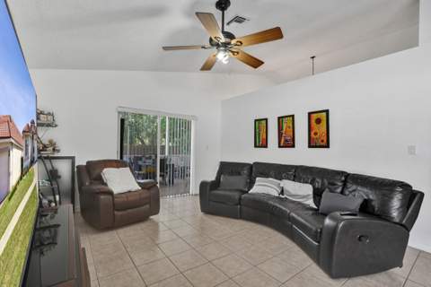 7572 Parkside Lane, Margate FL - photo 21 of 61