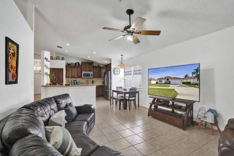 7572 Parkside Lane, Margate FL - photo 18 of 61