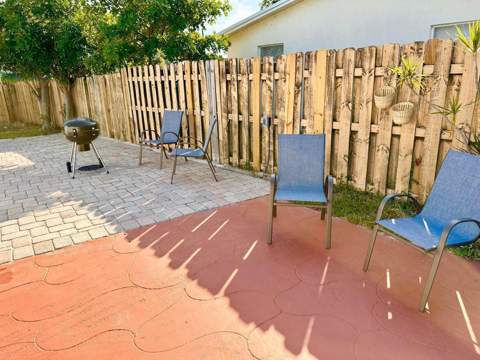 601 NW 38th Street, Deerfield Beach FL - photo 9 of 53