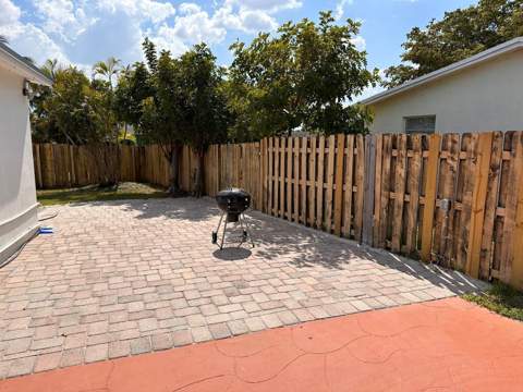 601 NW 38th Street, Deerfield Beach FL - photo 10 of 53