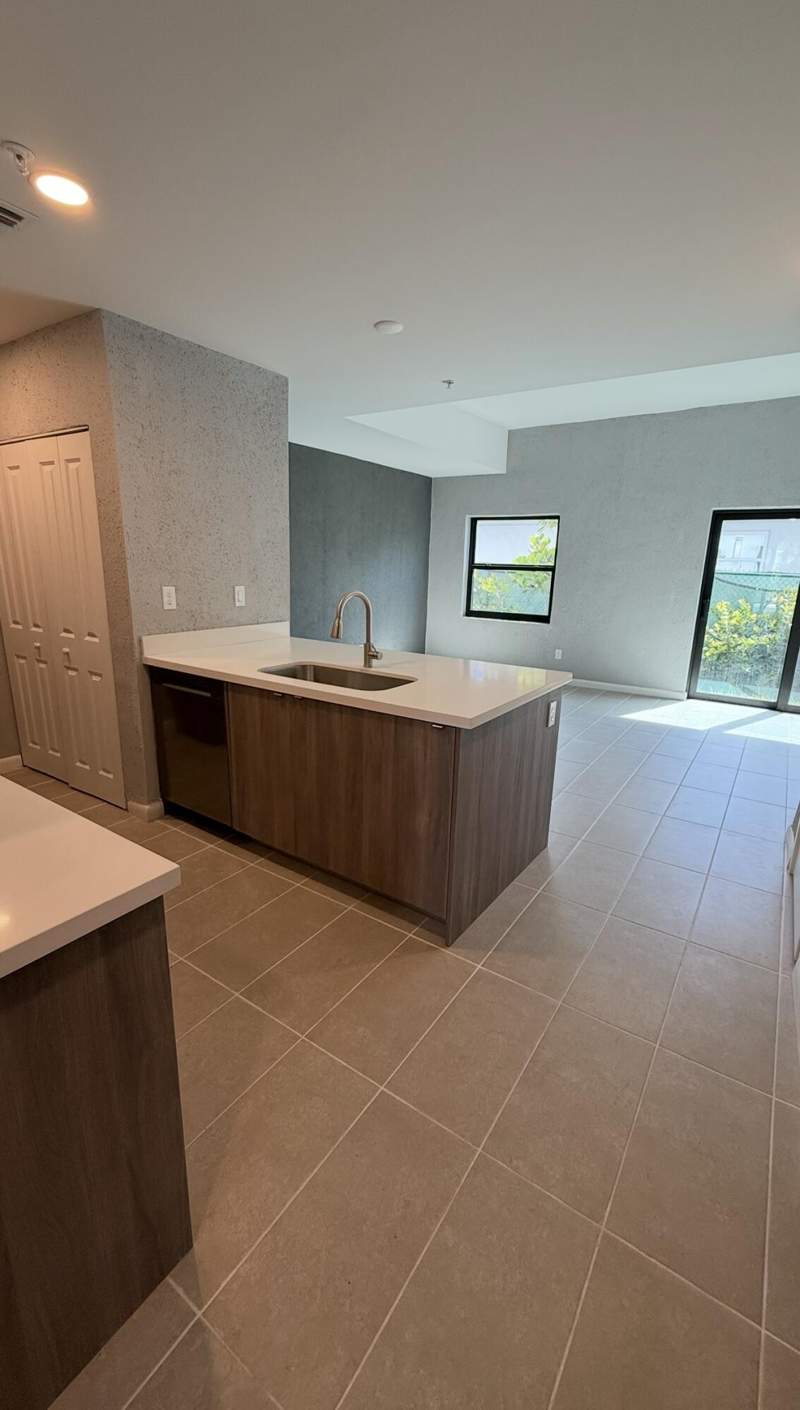 3 bedroom Townhouse at 2511 Pierce Street #3, Hollytown 2, Hollywood — photo 3