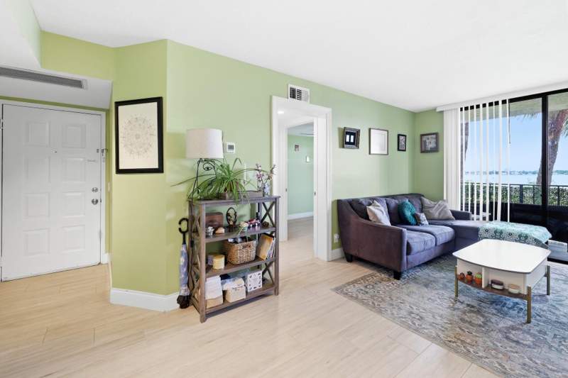 2 bedroom Condominium at 760 Executive Center Drive #24, Clear Lake Club Condo, West Palm Beach — photo 3