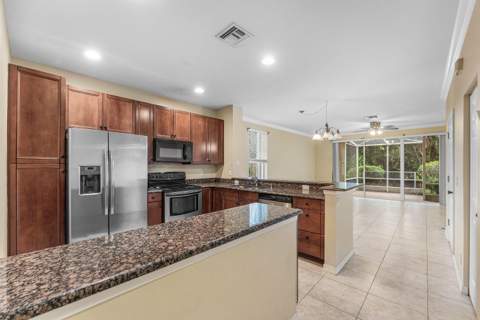 9650 Lago Drive, Boynton Beach FL - photo 10 of 51