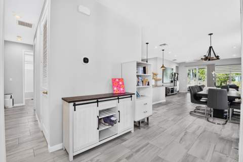 6710 Pointe Of Woods Drive, West Palm Beach FL - photo 6 of 47