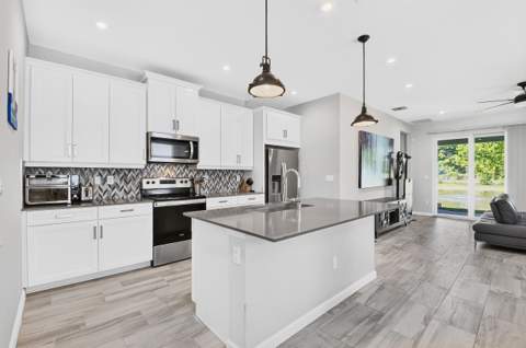 6710 Pointe Of Woods Drive, West Palm Beach FL - photo 7 of 47