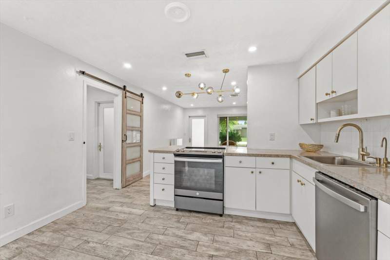 3 bedroom Single Family Residence at 4641 SW 25th Terrace, Seaboard Park, Dania Beach — photo 2