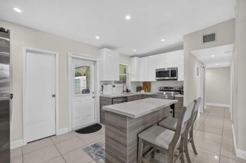 1633 NE 51st Court, Pompano Beach FL - photo 10 of 38