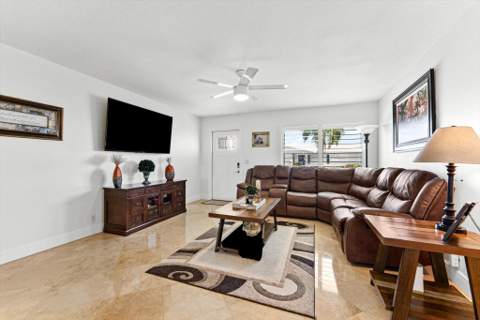 2390 SW 14th Avenue, Boynton Beach FL - photo 7 of 32