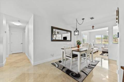 2390 SW 14th Avenue, Boynton Beach FL - photo 9 of 32