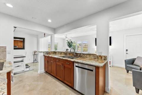 2390 SW 14th Avenue, Boynton Beach FL - photo 14 of 32
