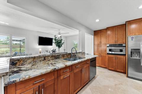 2390 SW 14th Avenue, Boynton Beach FL - photo 12 of 32