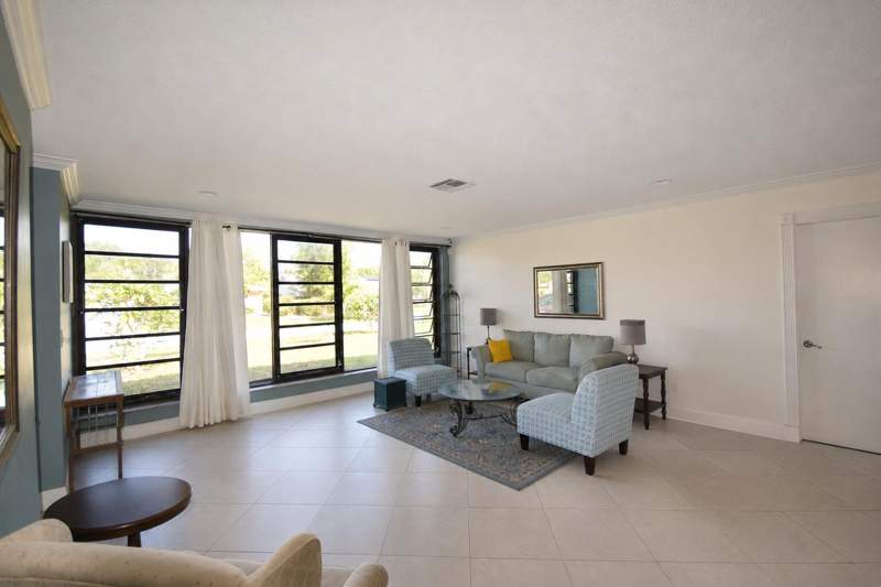 3 bedroom Single Family Residence at 630 West Drive, Homewood Park, Delray Beach — photo 2