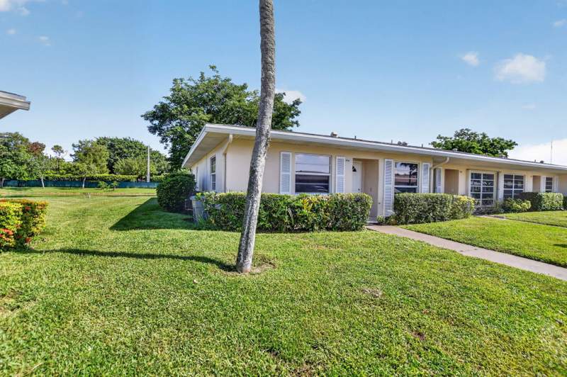 2 bedroom Villa at 8681 Boca Drive #20, Boca Lakes Condo, Boca Raton — photo 2