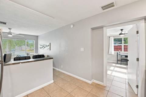 2610 NE 8th Avenue, Pompano Beach FL - photo 10 of 39
