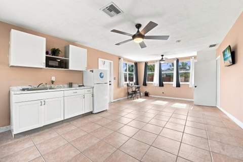 2610 NE 8th Avenue, Pompano Beach FL - photo 18 of 39