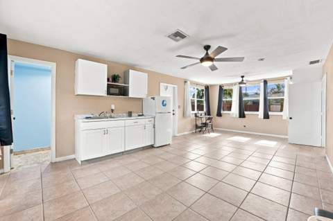 2610 NE 8th Avenue, Pompano Beach FL - photo 14 of 39