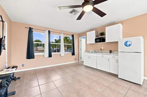 2610 NE 8th Avenue, Pompano Beach FL - photo 15 of 39