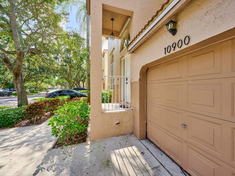 3 bedroom Single Family Residence at 10900 NW 12th Drive, Minto Plantation-2, Plantation — photo 4