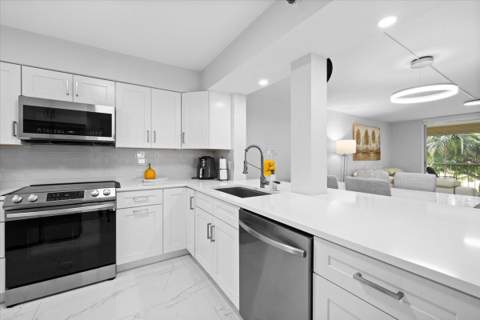 4570 NW 18th Avenue #310, Deerfield Beach FL - photo 9 of 37