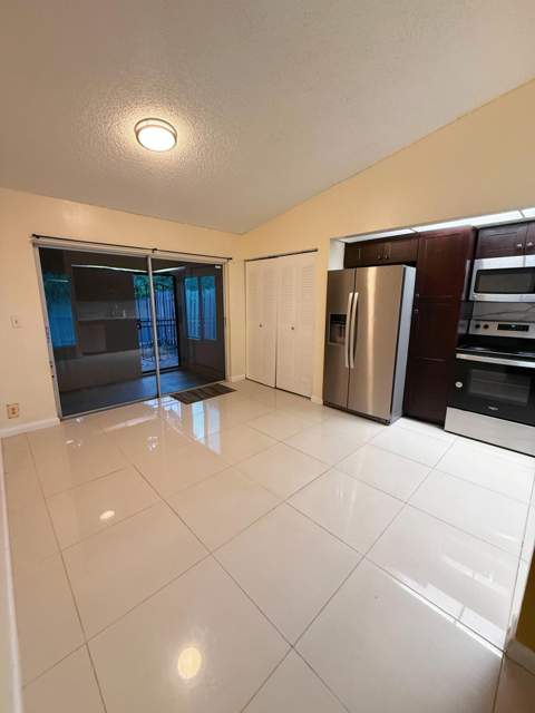 23 Chelsea Lane, Boynton Beach FL - photo 10 of 32