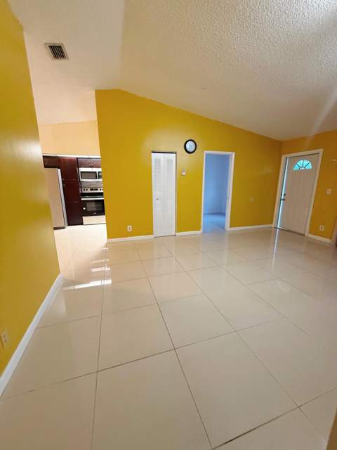 23 Chelsea Lane, Boynton Beach FL - photo 6 of 32
