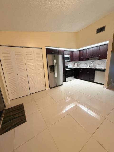23 Chelsea Lane, Boynton Beach FL - photo 9 of 32