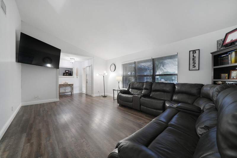 4 bedroom Single Family Residence at 230 Ponce De Leon Street, La Mancha 3, Royal Palm Beach — photo 4