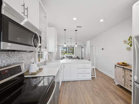 7098 Burgess Drive, Lake Worth FL - photo 12 of 46