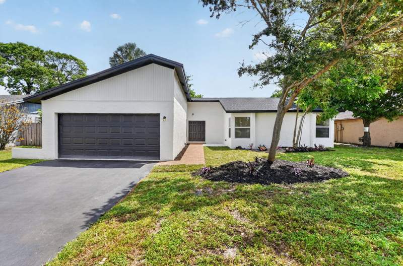 3 bedroom Single Family Residence at 386 NW 40th Terrace, Villages Of Hillsboro Sec 1, Deerfield Beach — photo 3