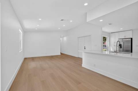 386 NW 40th Terrace, Deerfield Beach FL - photo 14 of 55