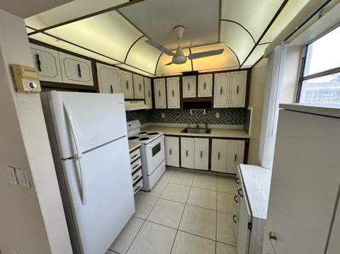 811 Flanders Q, Delray Beach FL - photo 7 of 36