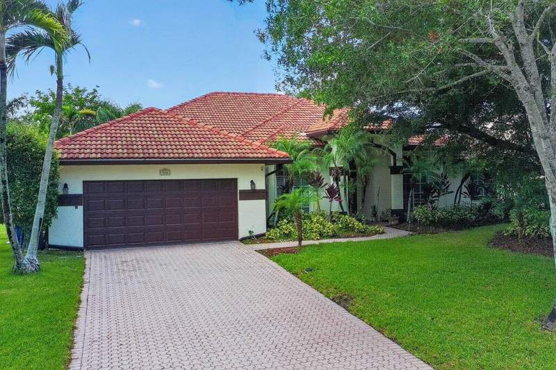4 bedroom Single Family Residence at 913 SW Lighthouse Drive, Harbour Pointe, Palm City — photo 2