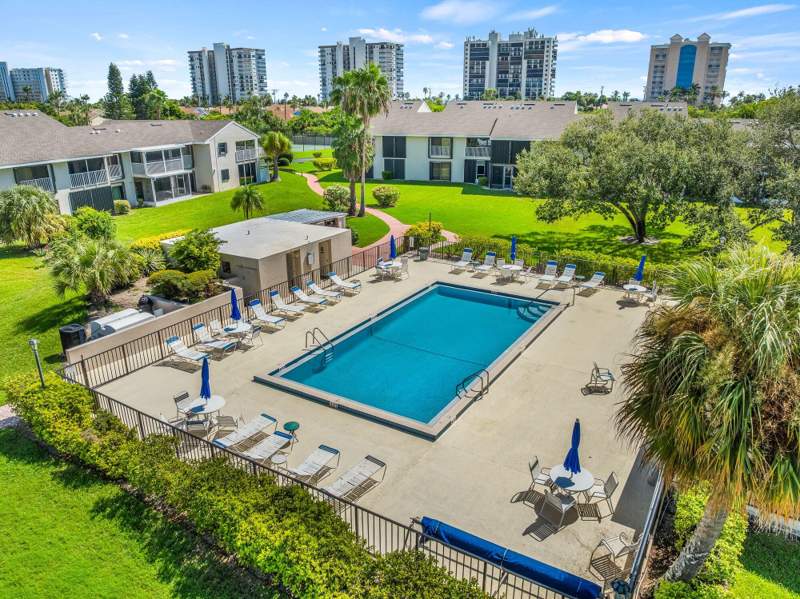 1 bedroom Condominium at 3209 S Lakeview Circle #8202, The Sands Section 1 Condominium, Hutchinson Island — photo 2