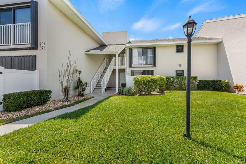 1 bedroom Condominium at 3209 S Lakeview Circle #8202, The Sands Section 1 Condominium, Hutchinson Island — photo 3