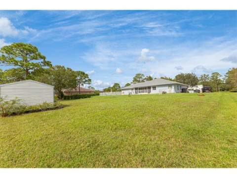 10611 Pine Needle Drive, Fort Pierce FL - photo 24 of 39