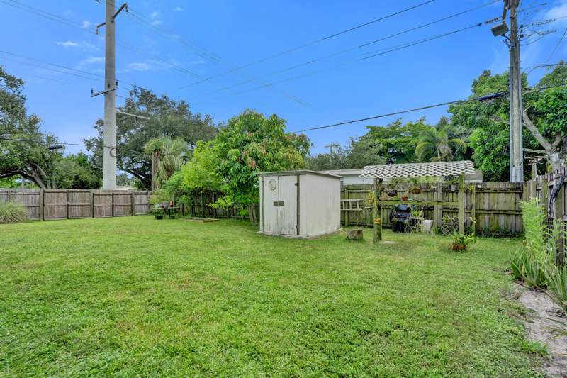 3 bedroom Single Family Residence at 6400 Park Street, Driftwood Plaza, Hollywood — photo 5