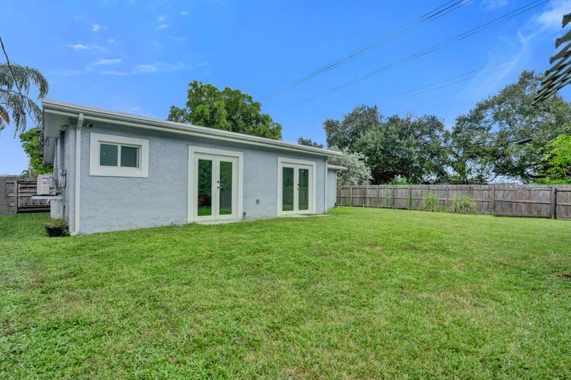 3 bedroom Single Family Residence at 6400 Park Street, Driftwood Plaza, Hollywood — photo 4