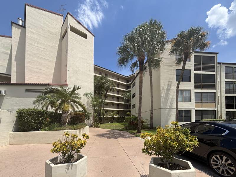 1 bedroom Condominium at 2306 S Cypress Bend Drive #420, Cypress Bend I-B And I-C Condo, Pompano Beach — photo 2