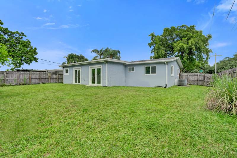 3 bedroom Single Family Residence at 6400 Park Street, Driftwood Plaza, Hollywood — photo 3