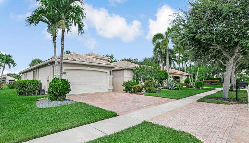 4 bedroom Single Family Residence at 7911 Ferndale Bend Drive, Valencia Shores 4, Lake Worth — photo 2