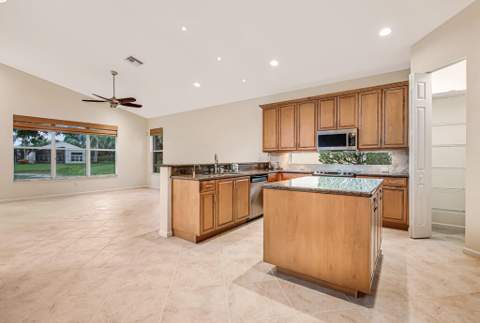 7911 Ferndale Bend Drive, Lake Worth FL - photo 15 of 71