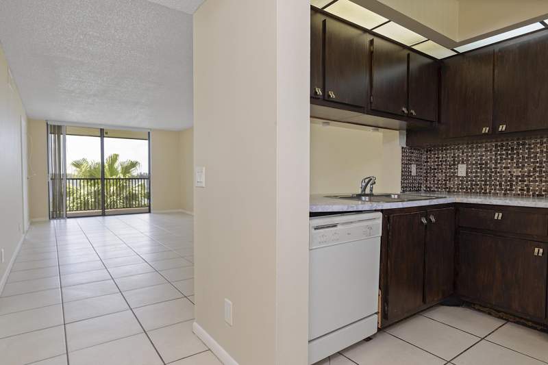 2 bedroom Condominium at 112 Lake Emerald Drive #209, Lake Emerald Condominium No, Oakland Park — photo 2