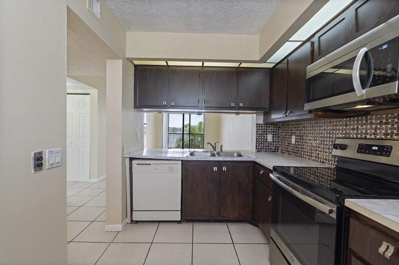 2 bedroom Condominium at 112 Lake Emerald Drive #209, Lake Emerald Condominium No, Oakland Park — photo 5