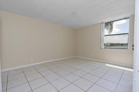 112 Lake Emerald Drive #209, Oakland Park FL - photo 18 of 32