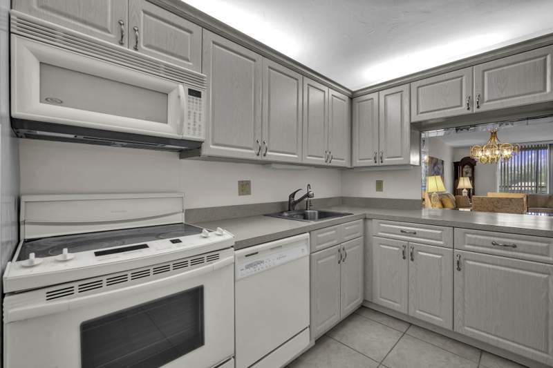 2 bedroom Condominium at 3231 Holiday Springs Boulevard #306, Holiday Springs Village 6 Condo, Margate — photo 3